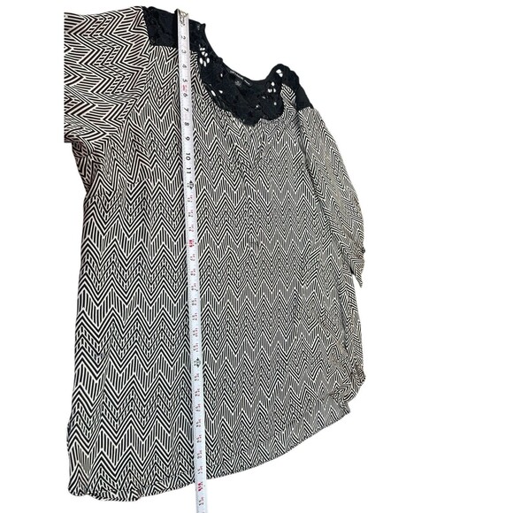Zac & Rachel Woman 3X Black White Chevron Lace Detail Roll Tab Sleeve Sheer Top - Picture 6 of 12